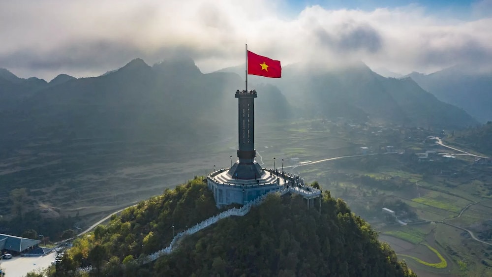 Lung Cu Flag Tower marks Vietnam’s northernmost point and symbolizes national pride and territorial sovereignty